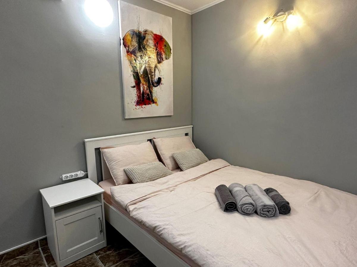 One Room Apartment Decebal Bukares Bagian luar foto