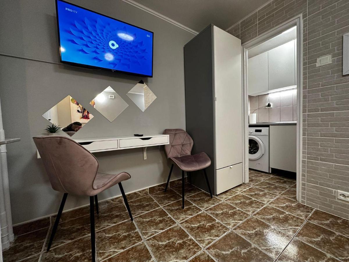 One Room Apartment Decebal Bukares Bagian luar foto